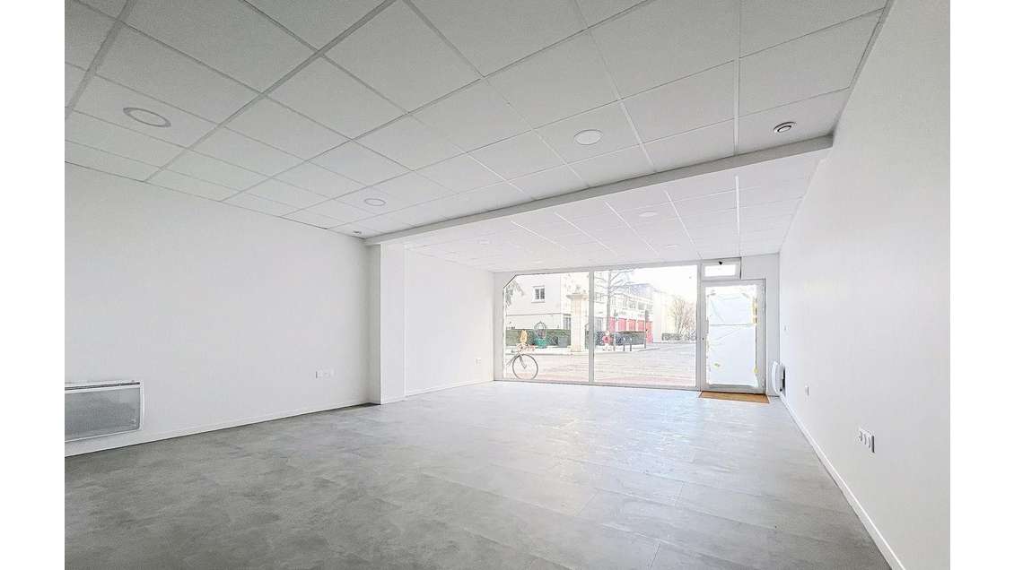Vente local commercial spacieux 123m² à Suresnes