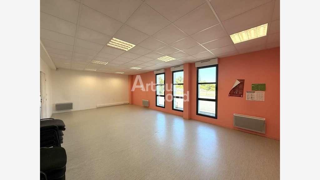 Bureaux de 294m² à vendre à Antran