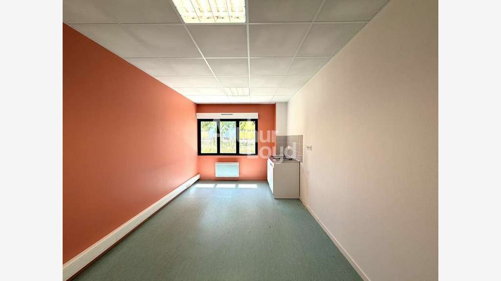 Bureaux de 294m² à vendre à Antran