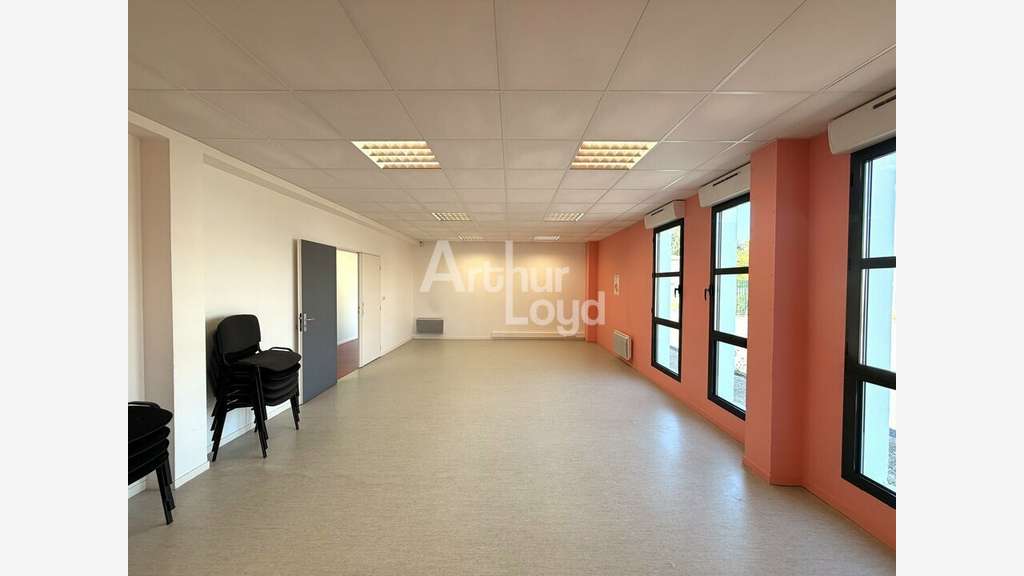 Bureaux de 294m² à vendre à Antran