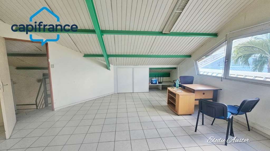 Local professionnel en duplex à Jarry Houelbourg