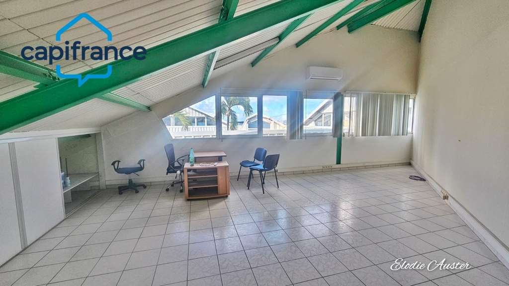 Local professionnel en duplex à Jarry Houelbourg