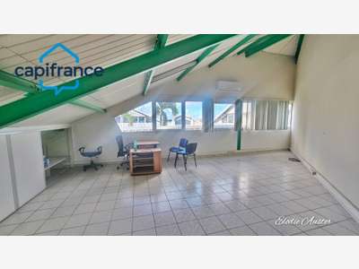 Local professionnel en duplex à Jarry Houelbourg