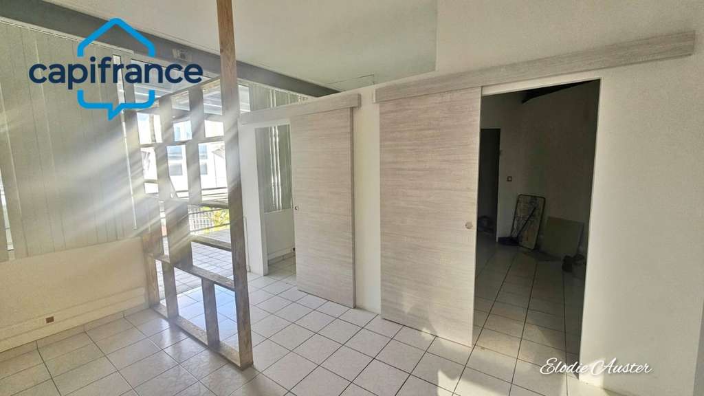 Local professionnel en duplex à Jarry Houelbourg