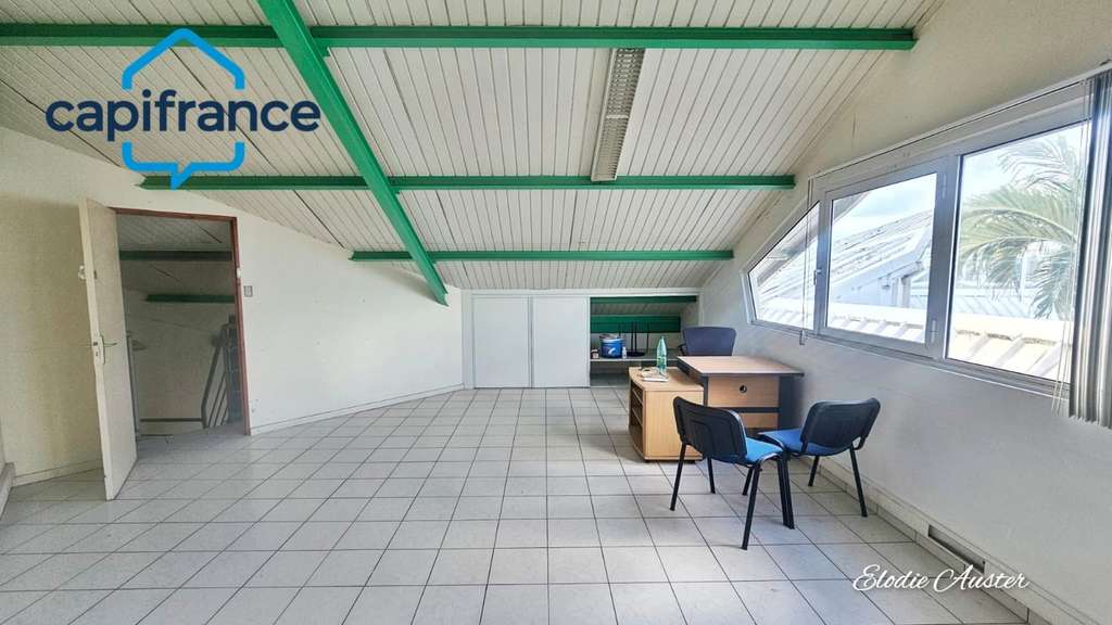 Local professionnel en duplex à Jarry Houelbourg