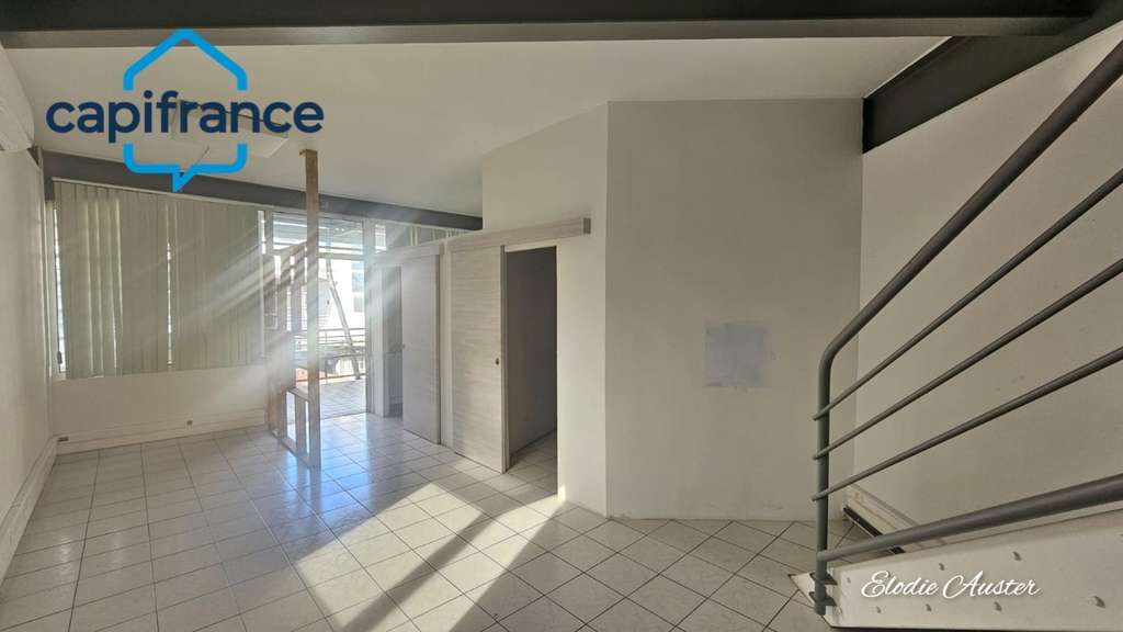 Local professionnel en duplex à Jarry Houelbourg