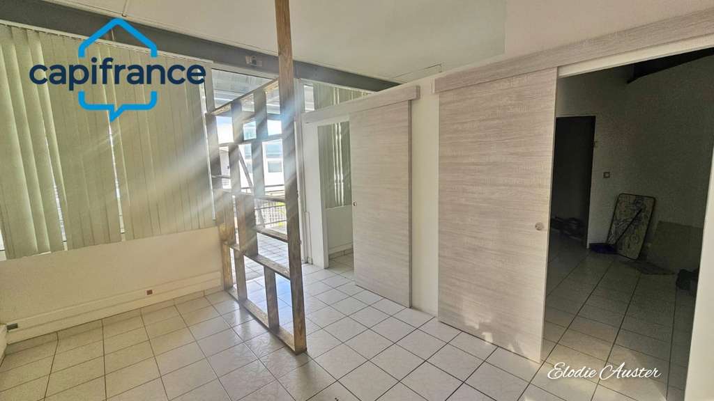 Local professionnel en duplex à Jarry Houelbourg