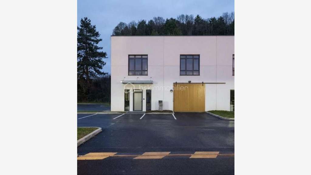 Entrepôt et 6 Bureaux