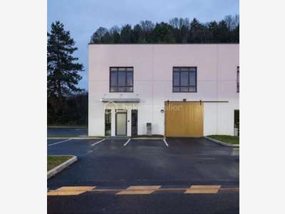 Entrepôt et 6 Bureaux