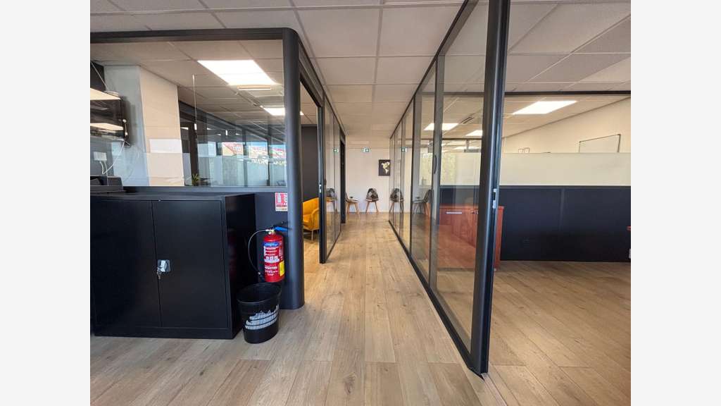 CANNES LA BOCCA CENTRE BUREAUX 140 M2 AVEC 2 GARAG