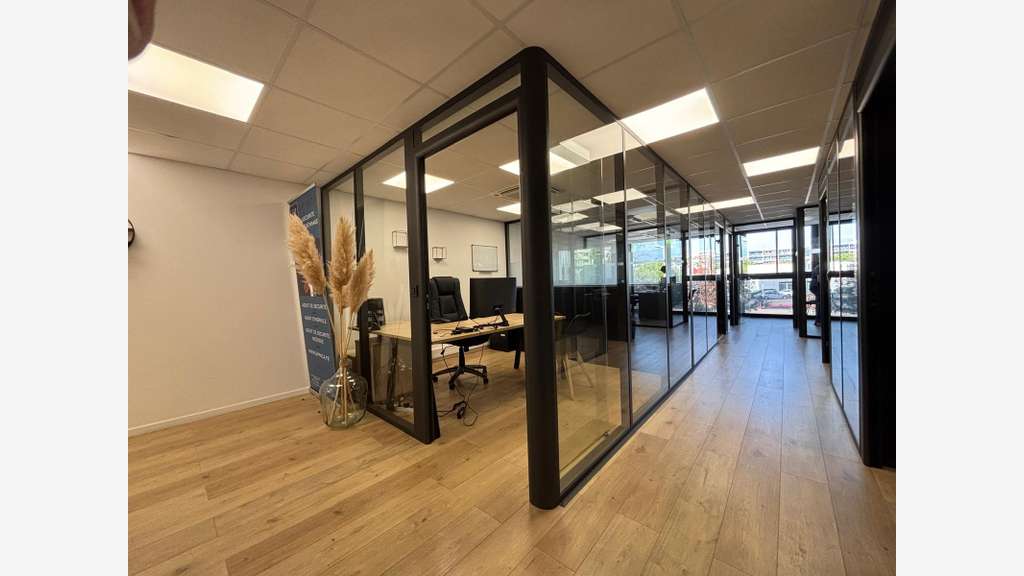CANNES LA BOCCA CENTRE BUREAUX 140 M2 AVEC 2 GARAG