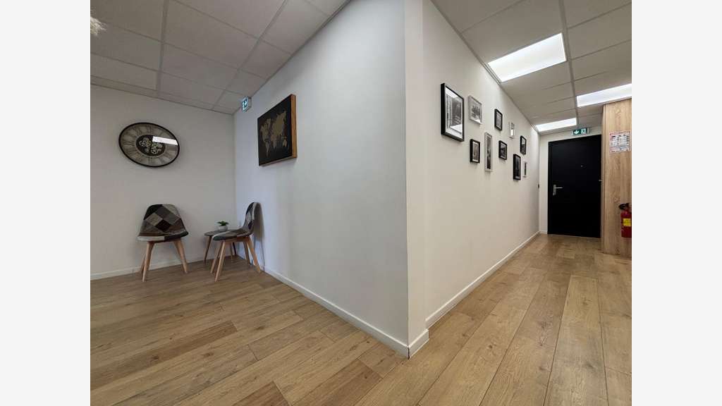 CANNES LA BOCCA CENTRE BUREAUX 140 M2 AVEC 2 GARAG