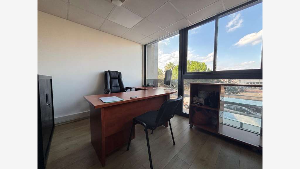 CANNES LA BOCCA CENTRE BUREAUX 140 M2 AVEC 2 GARAG