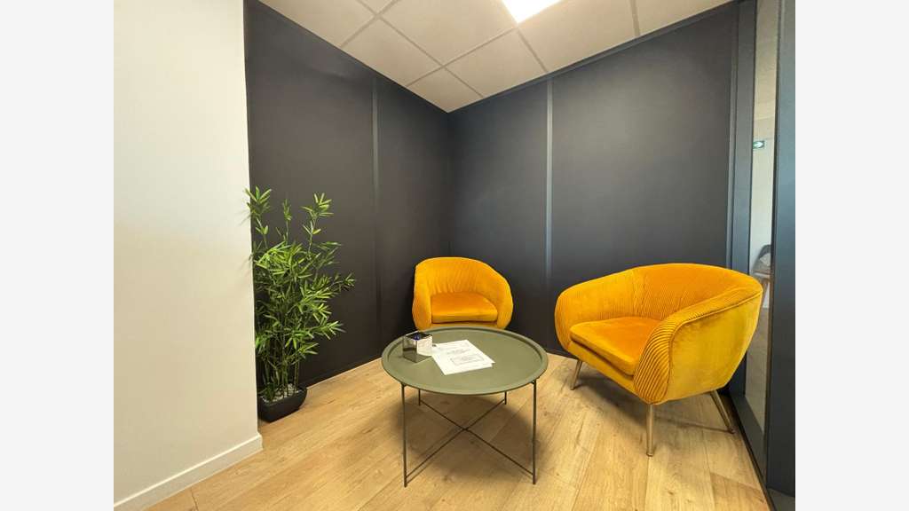 CANNES LA BOCCA CENTRE BUREAUX 140 M2 AVEC 2 GARAG