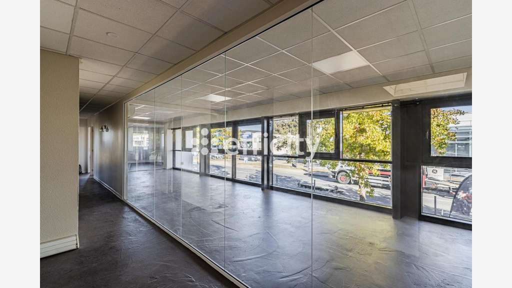 Vente local professionnel 150m² à Dardilly Techlid