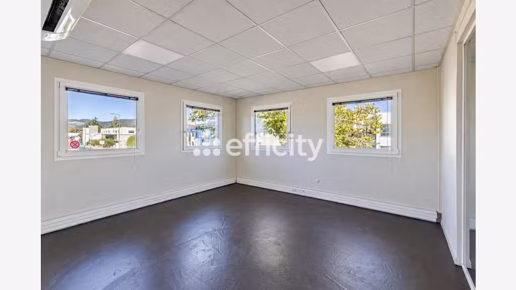 Vente local professionnel 150m² à Dardilly Techlid