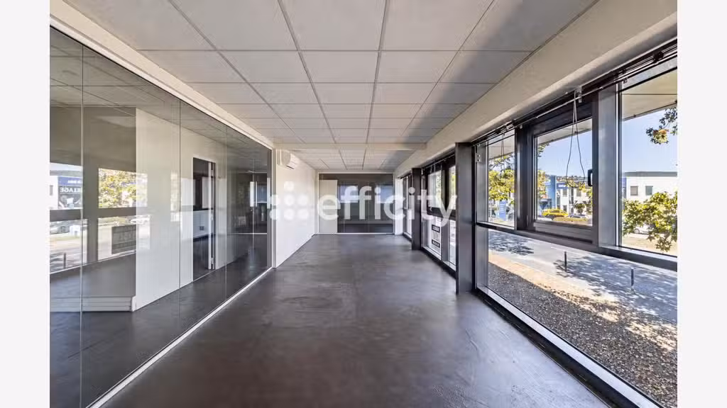 Vente local professionnel 150m² à Dardilly Techlid