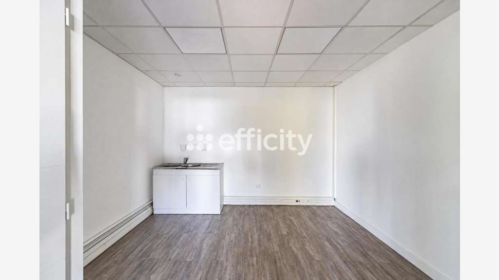 Vente local professionnel 150m² à Dardilly Techlid