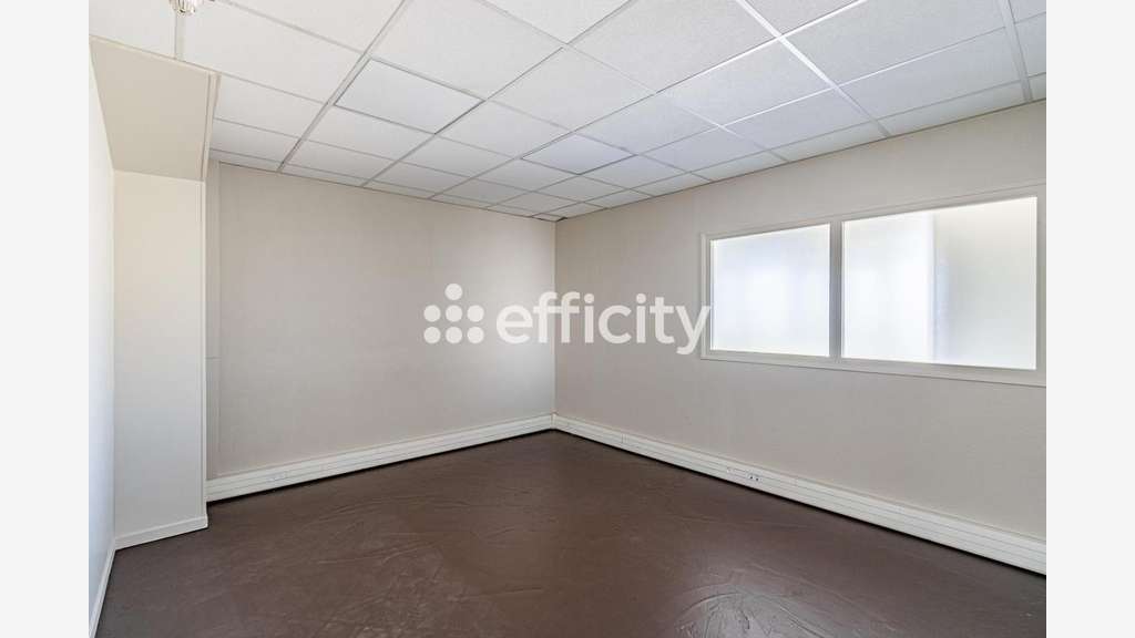 Vente local professionnel 150m² à Dardilly Techlid