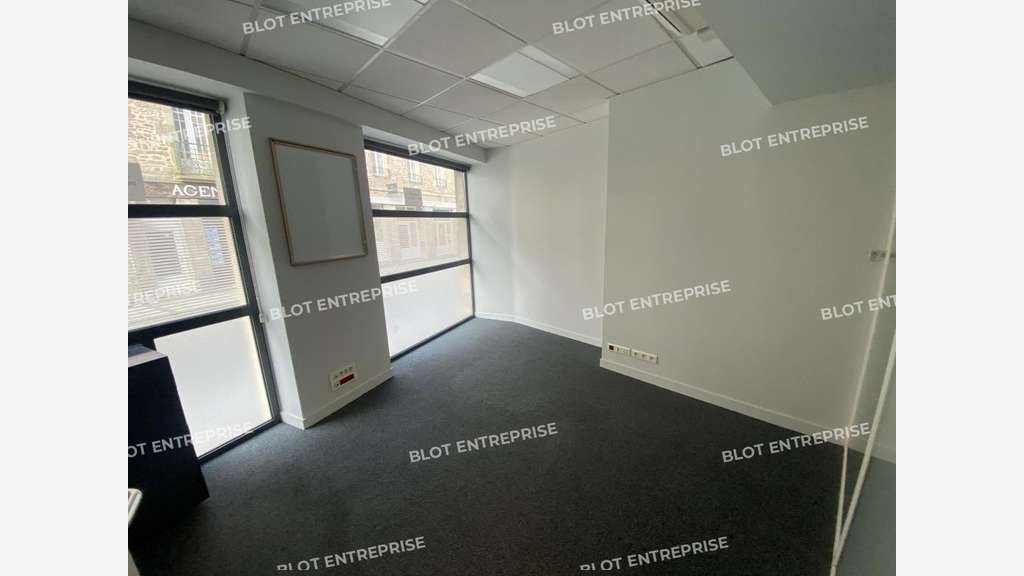 À VENDRE - BUREAUX / LOCAL COMMERCIAL - 270m² - D