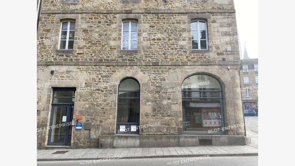 À VENDRE - BUREAUX / LOCAL COMMERCIAL - 270m² - D