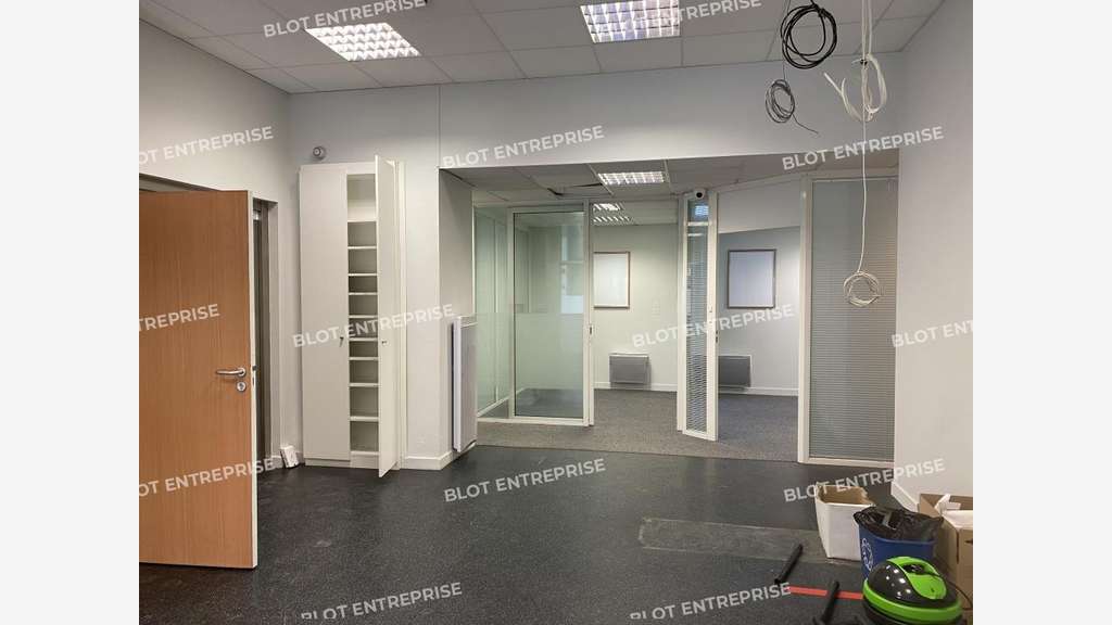 À VENDRE - BUREAUX / LOCAL COMMERCIAL - 270m² - D