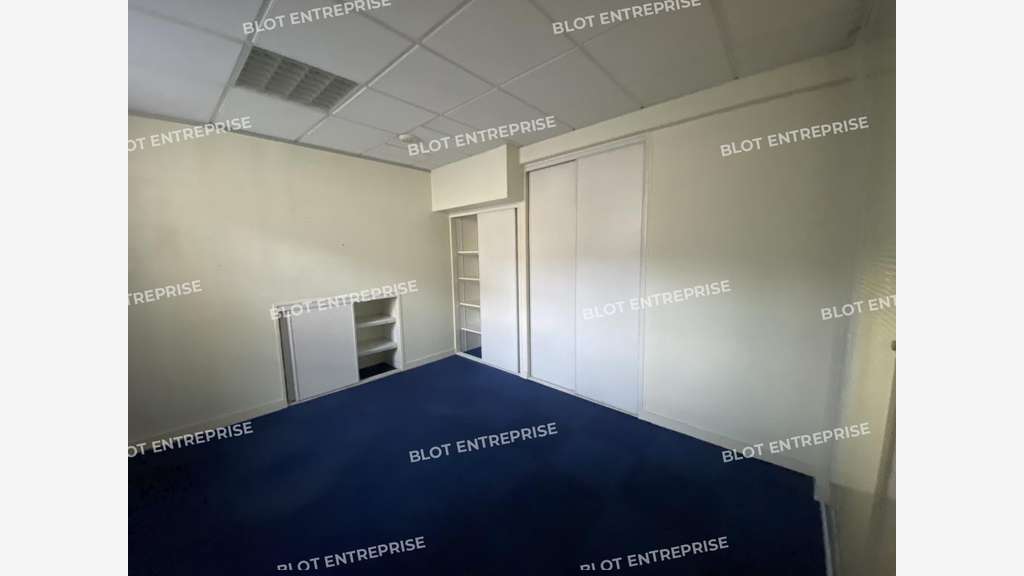 À VENDRE - BUREAUX / LOCAL COMMERCIAL - 270m² - D