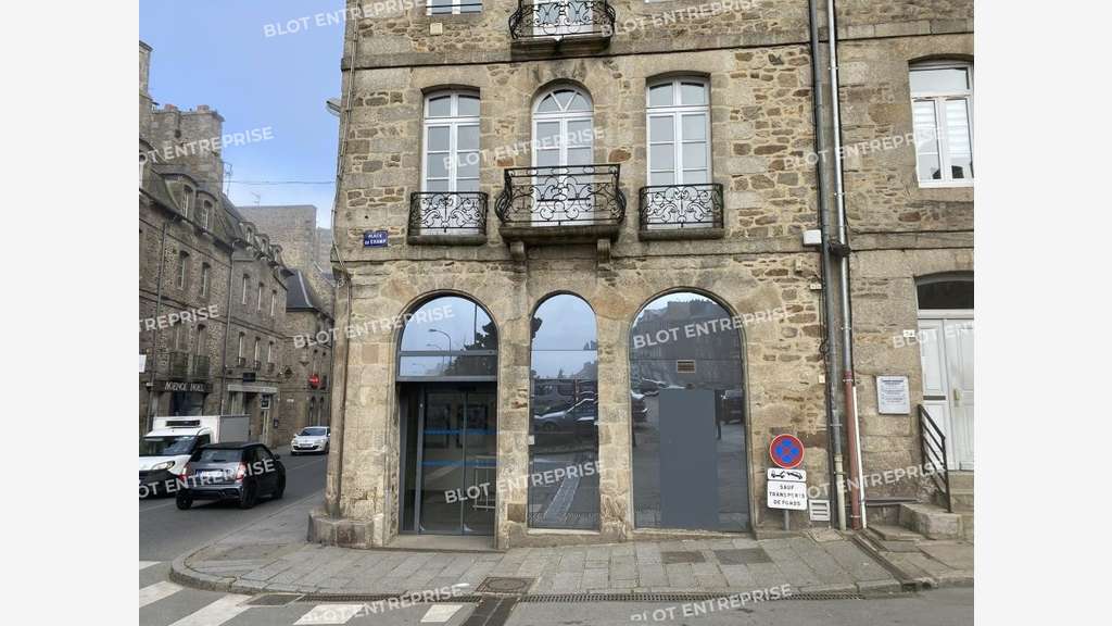 À VENDRE - BUREAUX / LOCAL COMMERCIAL - 270m² - D
