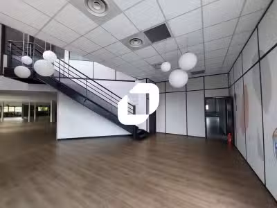 Vente Bureaux 1721m² Gazeran