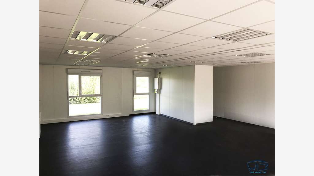 Vente bureau de 71m² avec kitchenette à Guer