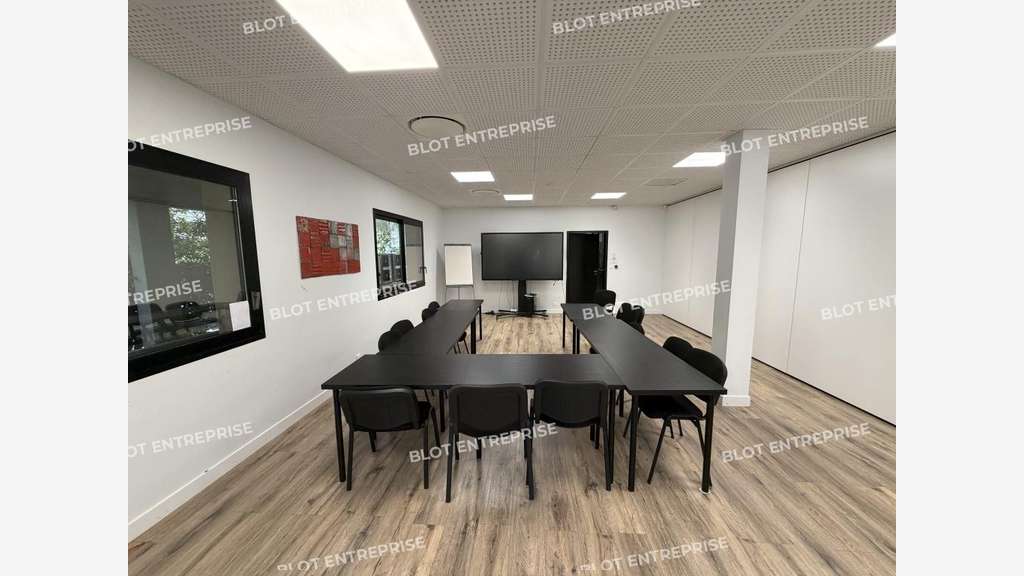 À VENDRE / À LOUER - BUREAUX - 797 m² LA CHAPELLE 