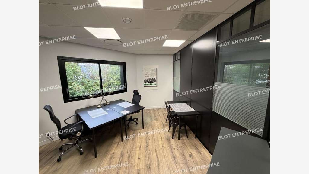 À VENDRE / À LOUER - BUREAUX - 797 m² LA CHAPELLE 