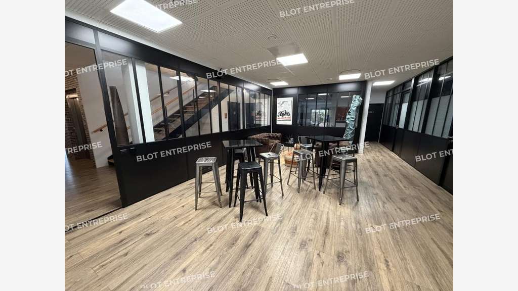 À VENDRE / À LOUER - BUREAUX - 797 m² LA CHAPELLE 
