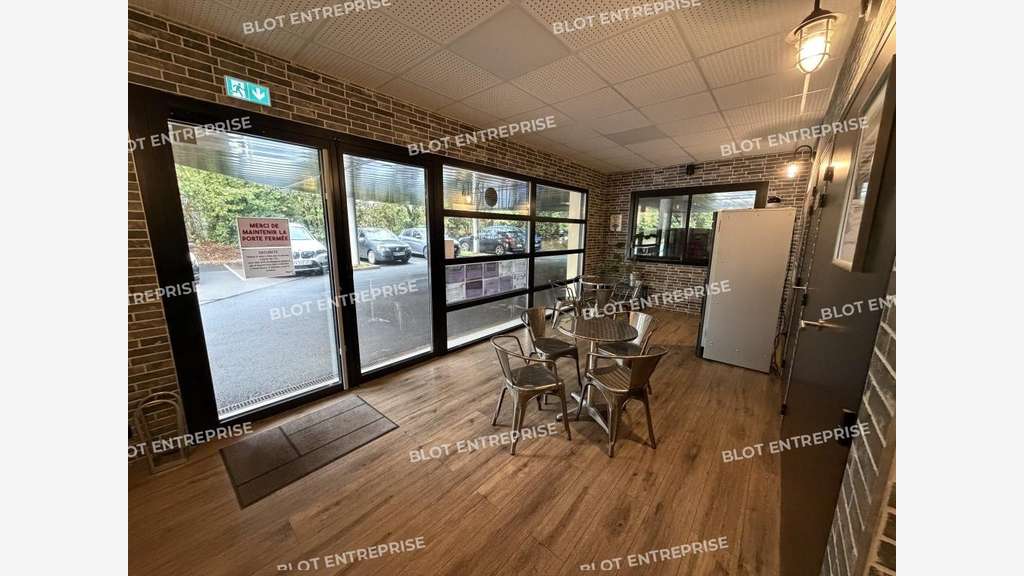 À VENDRE / À LOUER - BUREAUX - 797 m² LA CHAPELLE 