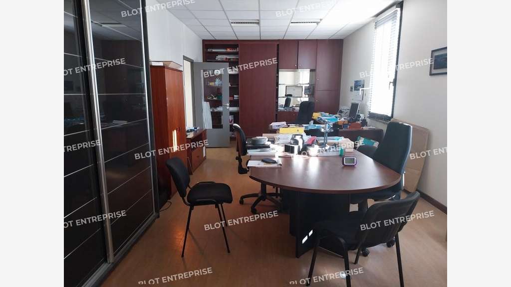 A vendre locaux commerciaux 340m² en zc Lanvallay