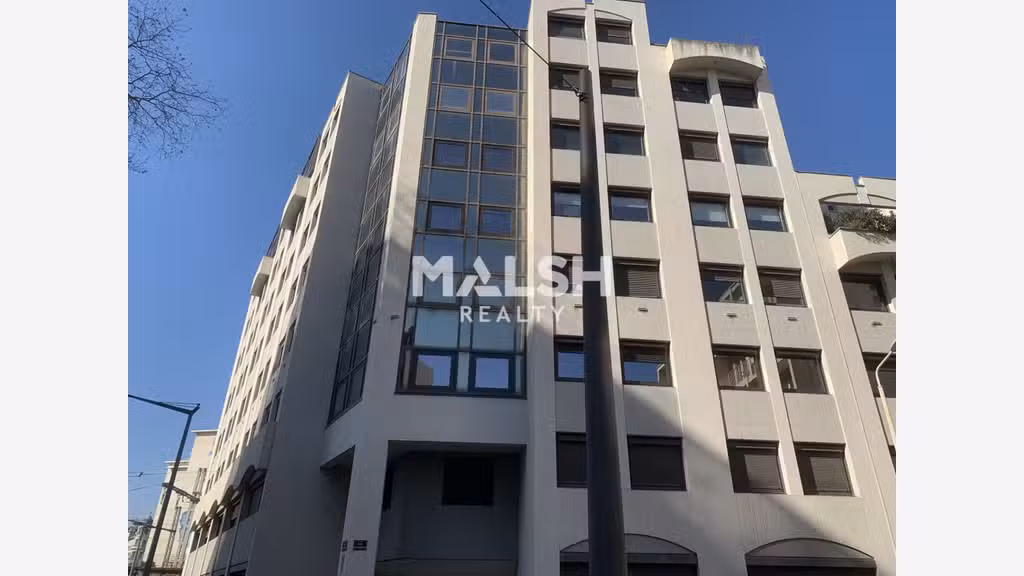 Bureaux - A vendre - 273 m² avec parkings - Lyon 6