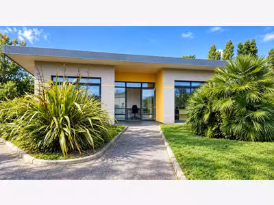 Vente bureau 72m² avec terrain et parking privatif