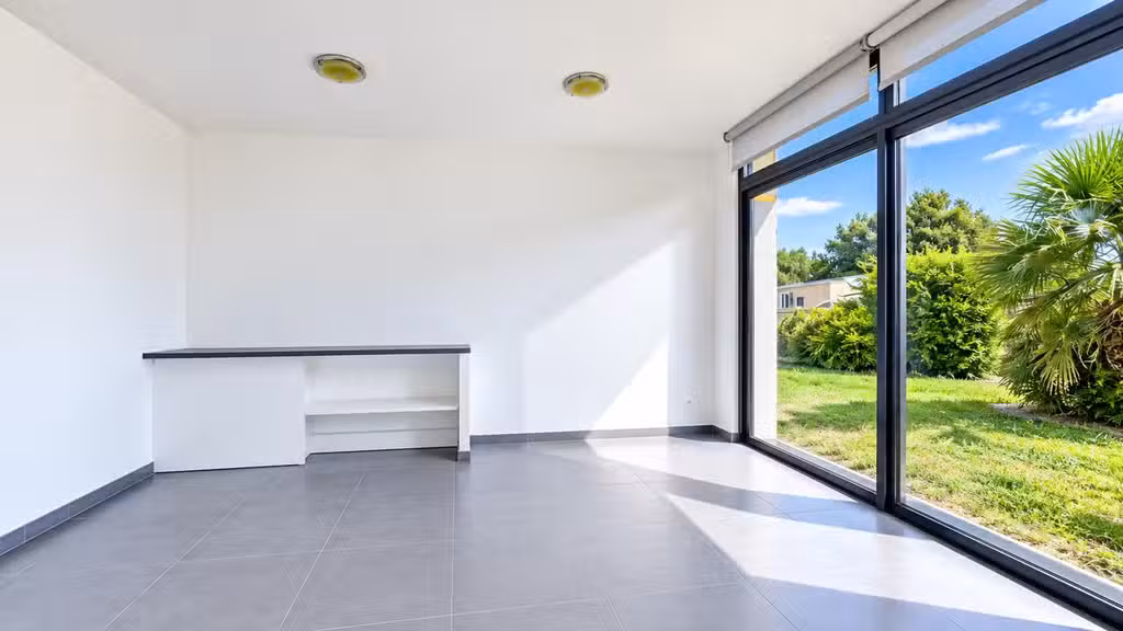 Vente bureau 72m² avec terrain et parking privatif
