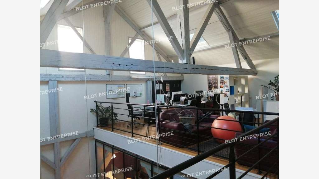 A VENDRE - BUREAUX - 327 M² - NANTES