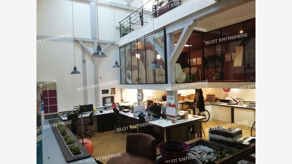 A VENDRE - BUREAUX - 327 M² - NANTES