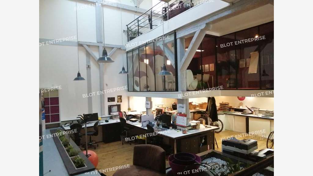 A VENDRE - BUREAUX - 327 M² - NANTES