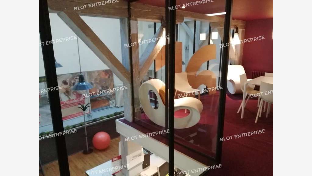 A VENDRE - BUREAUX - 327 M² - NANTES