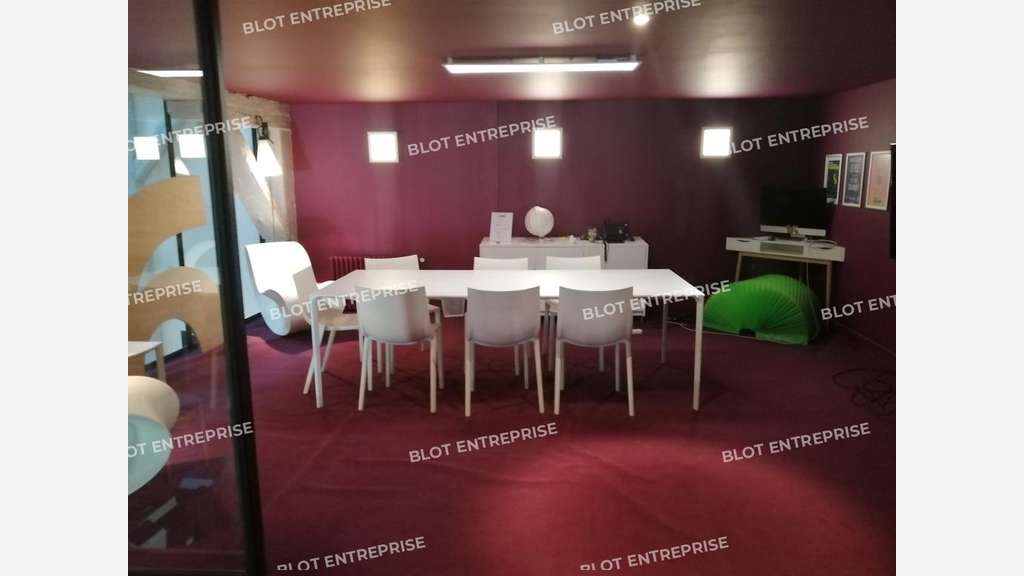A VENDRE - BUREAUX - 327 M² - NANTES