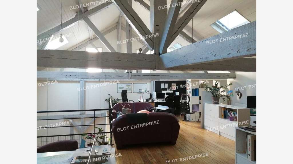 A VENDRE - BUREAUX - 327 M² - NANTES