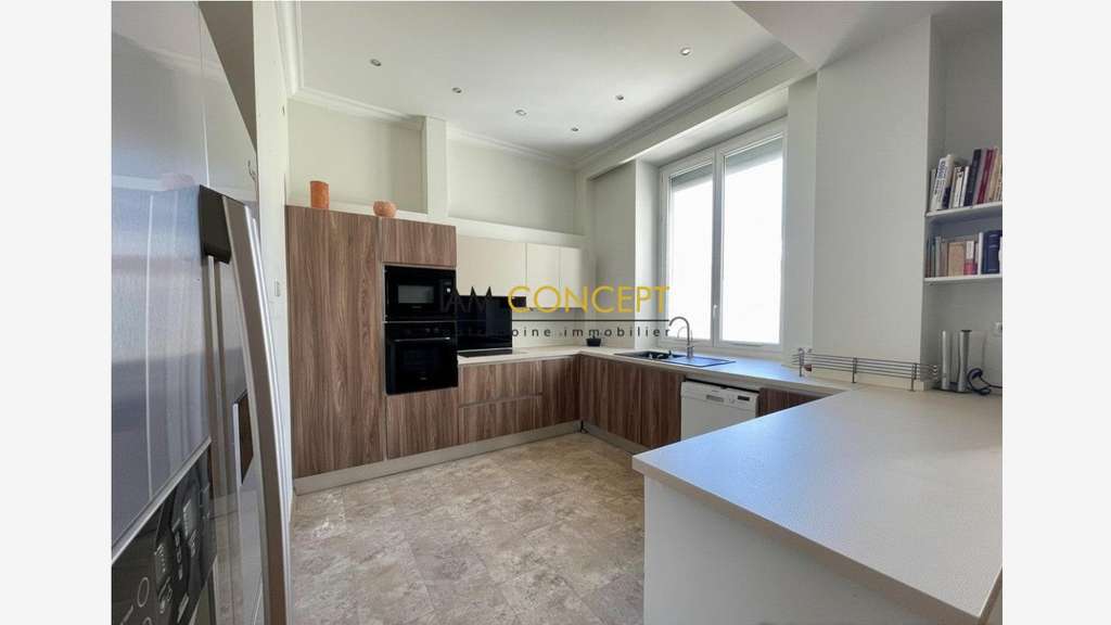 AV bureaux 150m² lumineux au coeur de Nice