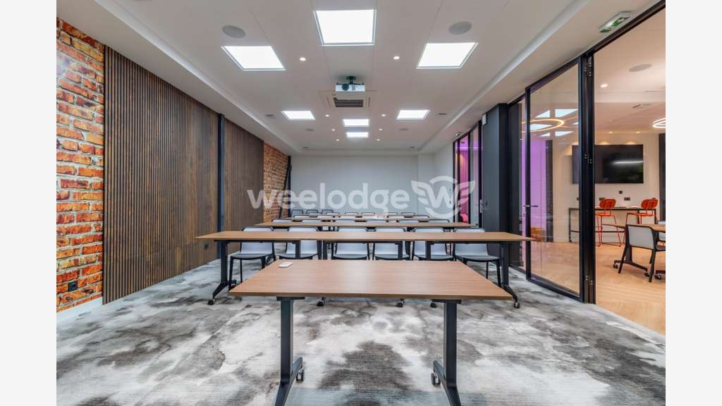 Vente magnifiques locaux 430m² à Osny