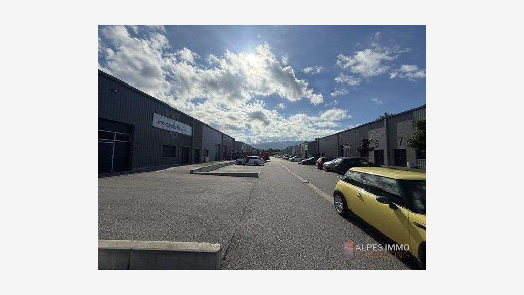 À VENDRE – LOCAL D’ACTIVITÉ 204 M² – RUMILLY