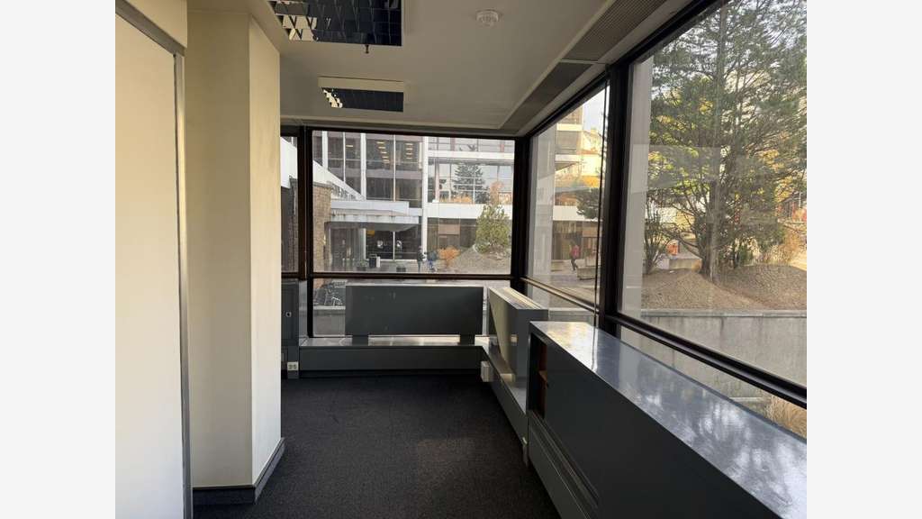 AV bureau 18m² lumineux et climatisé à Saint-Cloud