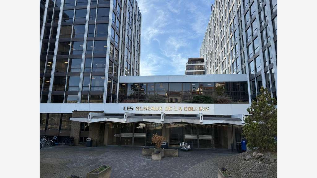 AV bureau 18m² lumineux et climatisé à Saint-Cloud