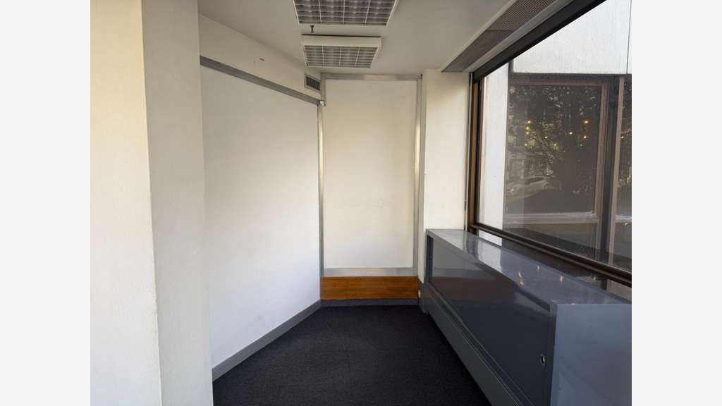 AV bureau 18m² lumineux et climatisé à Saint-Cloud